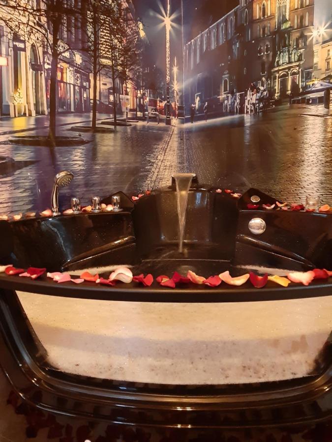 Underground Jacuzzi Frühstückspension